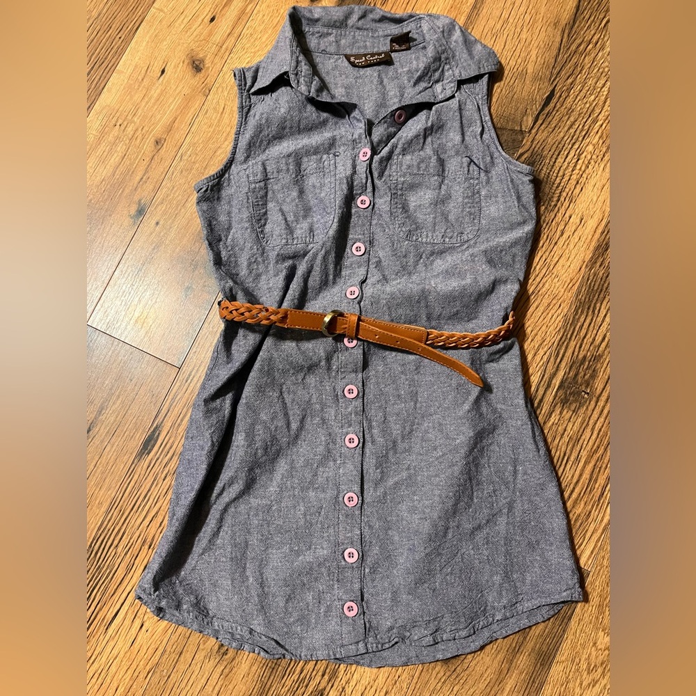 Gray Sleeveless Button-Up Dress with Brown Belt